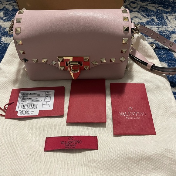 VALENTINO GARAVANI
Mini Rockstud Calfskin Crossbody Bag In Water Rose - Picture 2 of 8